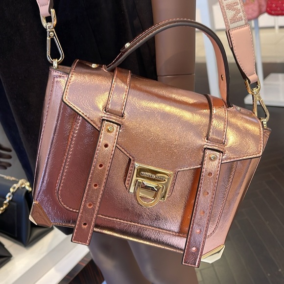 MICHAEL KORS
Manhattan Md TH SCHOOL Crackled Metallic Leather SATCHEL
Primrose - Picture 2 of 16